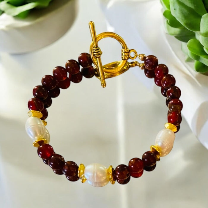 Carnelian and Pearl Goldtone Bracelet