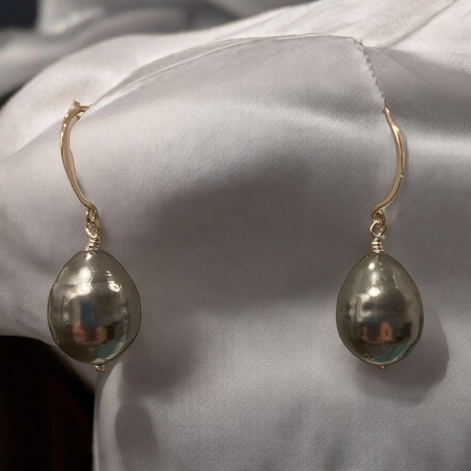 Timeless Elegance: Silver Pearl Earrings