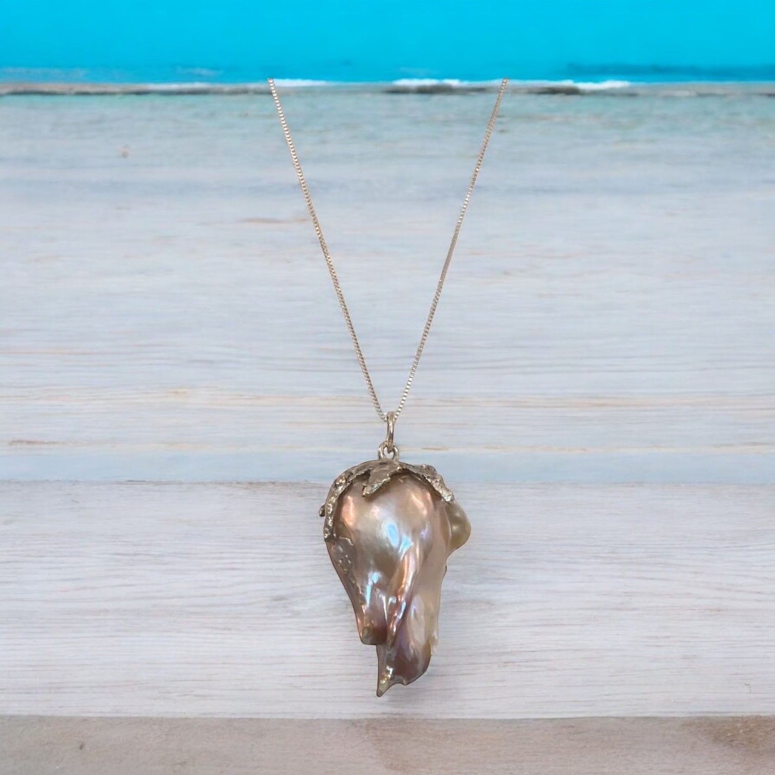 Natural Luminous Pearl Pendant Necklace