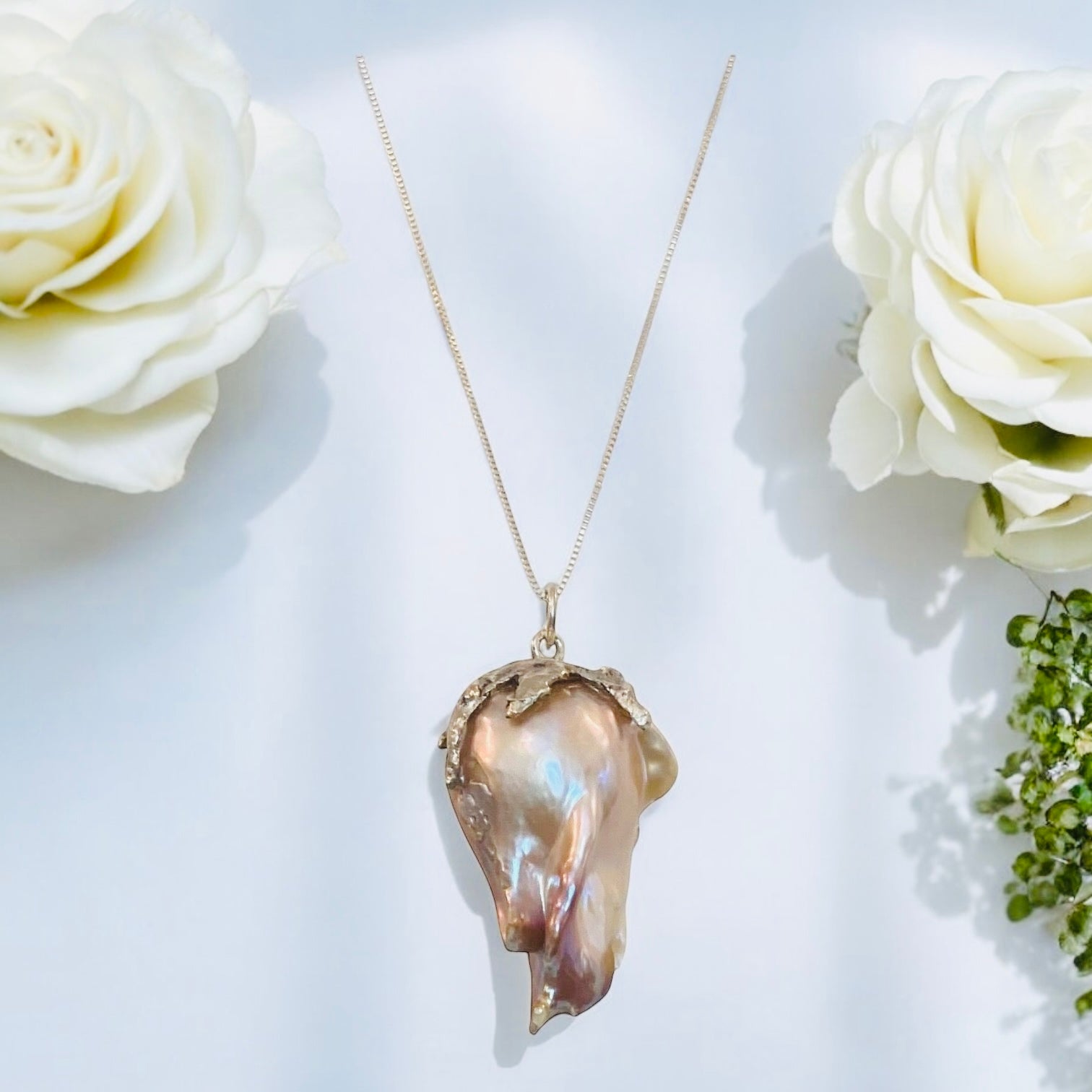 Natural Luminous Pearl Pendant Necklace