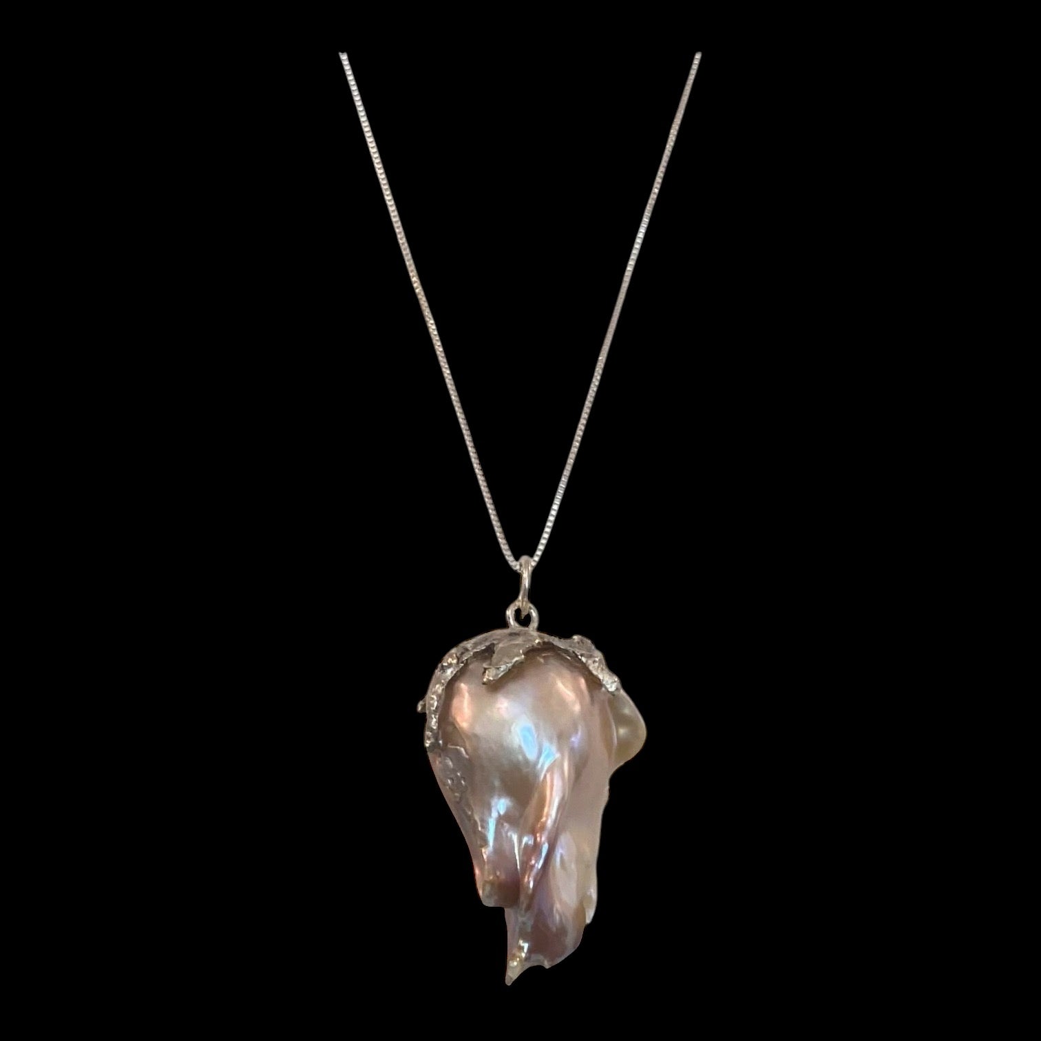 Natural Luminous Pearl Pendant Necklace