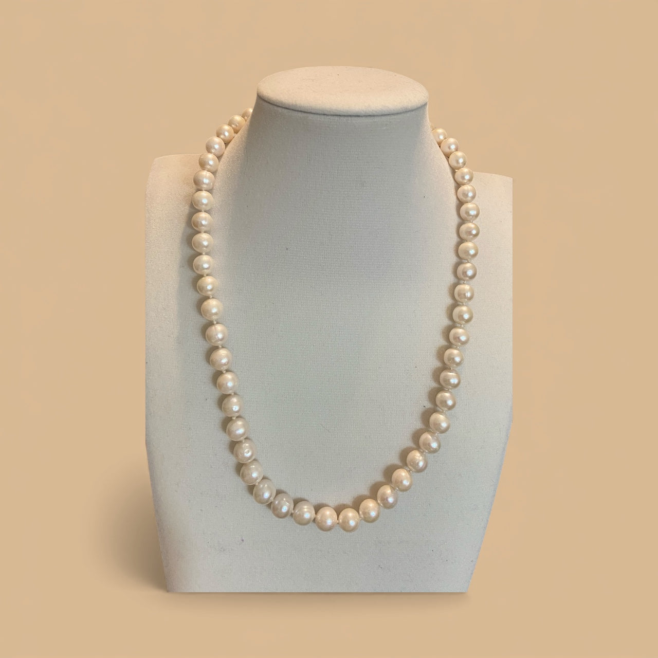 Cream Cultured Freshwater Pearl 18" Necklace (8 - 9 mm)