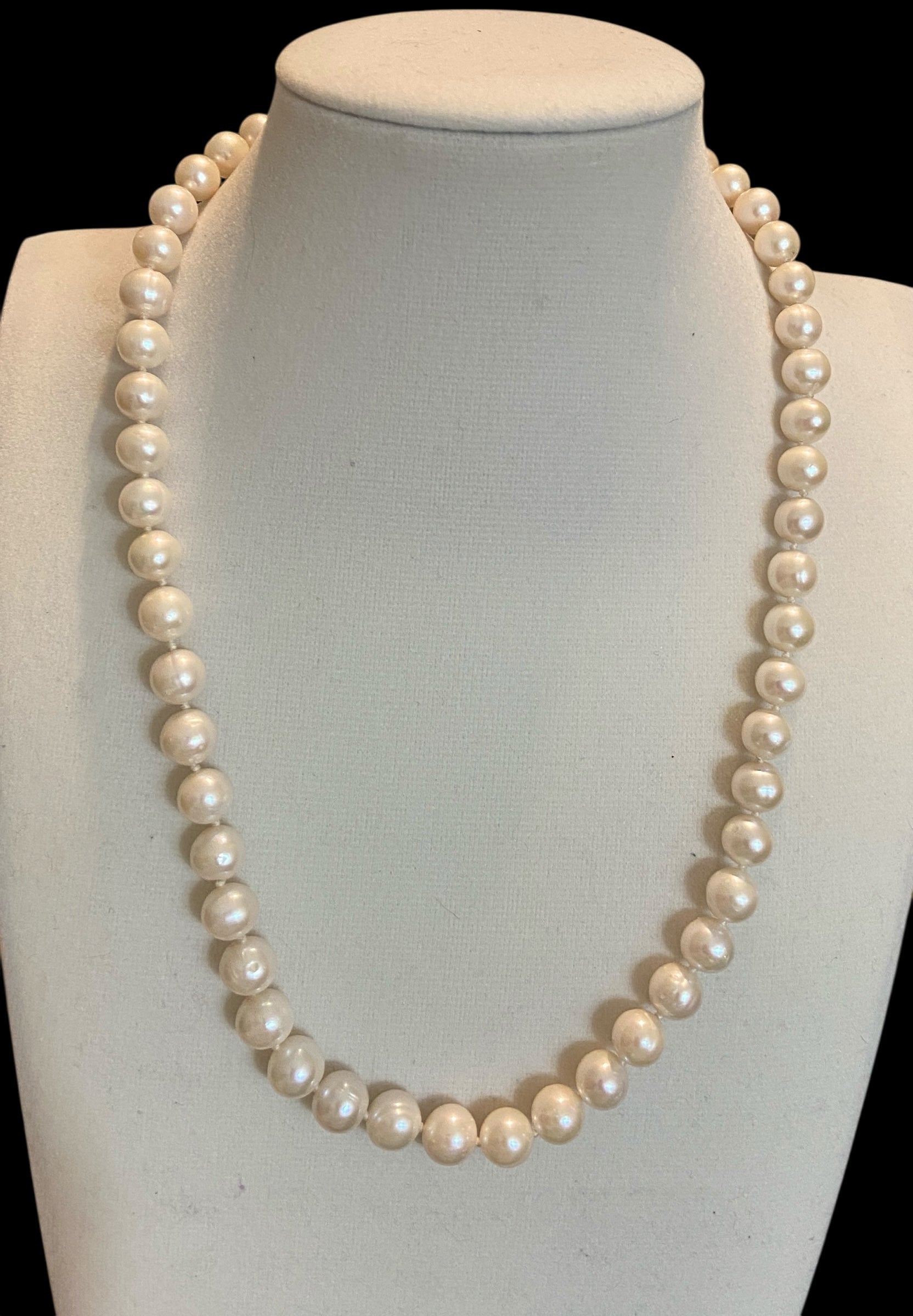 Cream Cultured Freshwater Pearl 18" Necklace (8 - 9 mm)