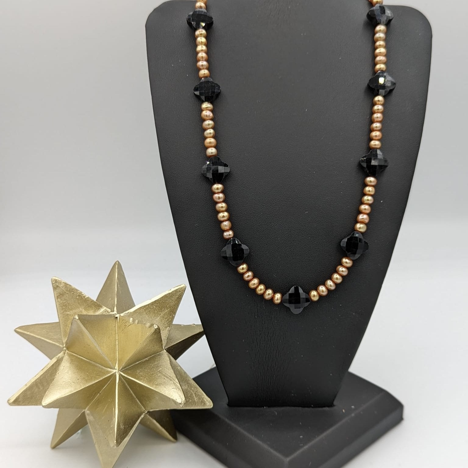 Black agate and gold pearls necklace