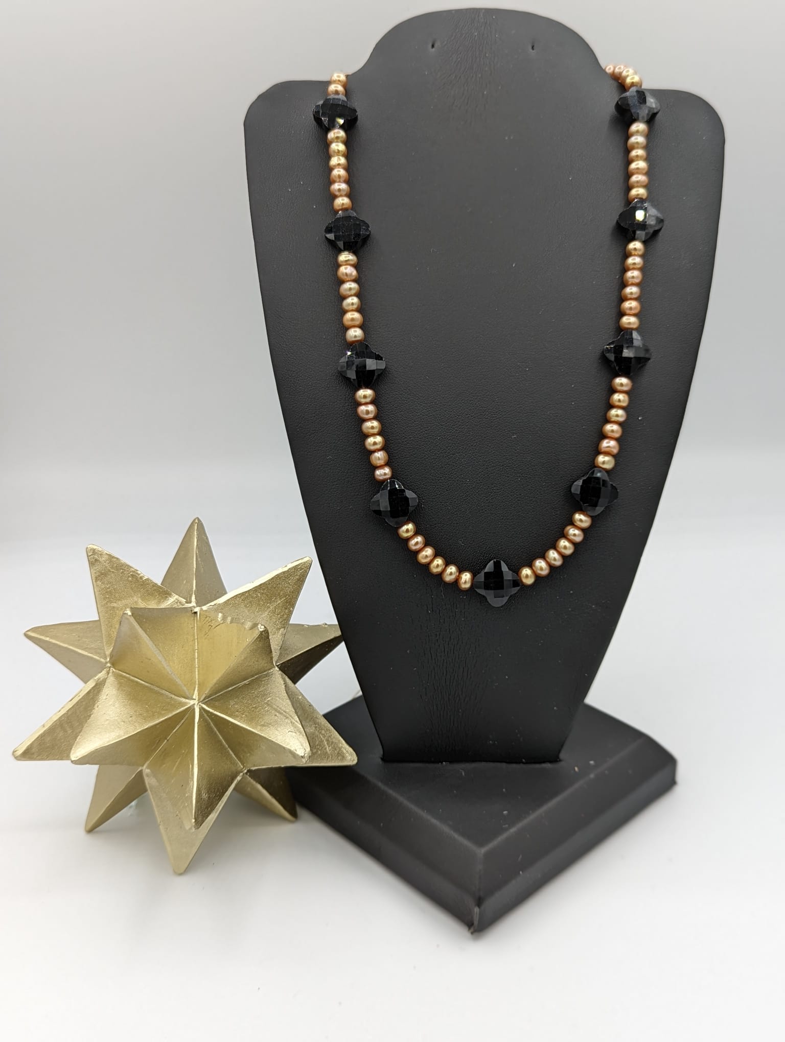 Black agate and gold pearls necklace
