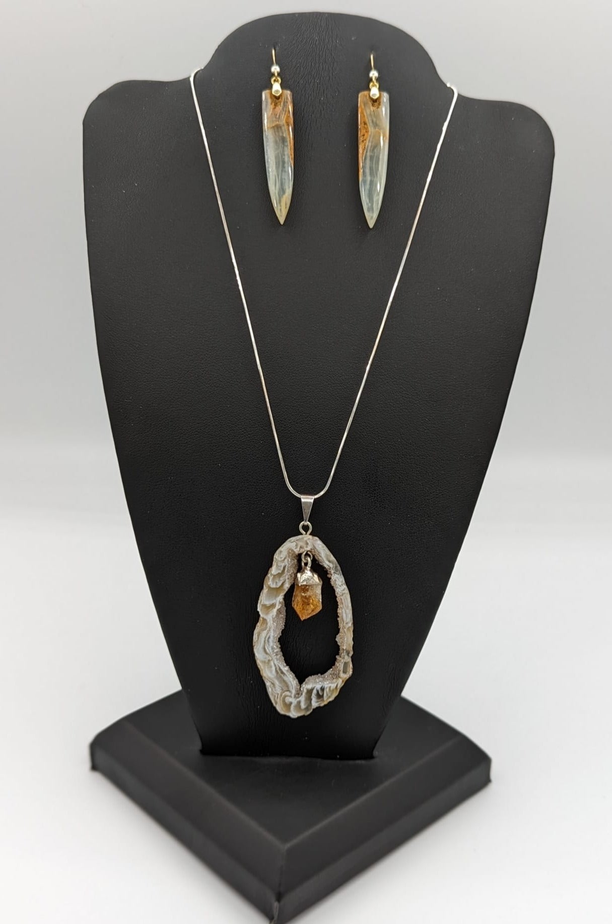 Boho-Chic Agate Slice &amp; Citrine Pendant Necklace